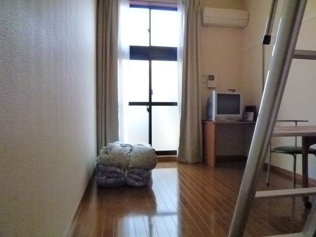 居室・リビング　１階写真