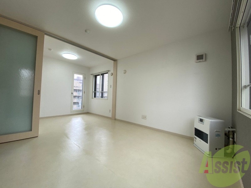 居室・リビング　広くてキレイなお部屋が広がっていて、充実した生活が送れそう。