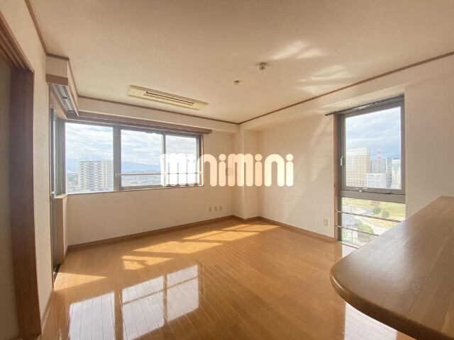 居室・リビング　同物件別室のイメージ写真