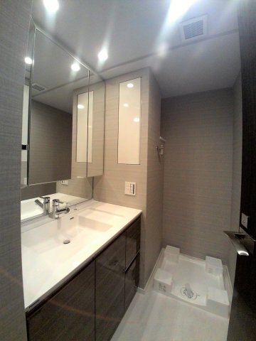 洗面設備　３面鏡洗面【プライマルシティ神楽坂】