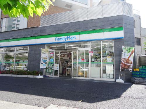 コンビニ　ファミリーマート 目黒三丁目店（コンビニ）まで94m