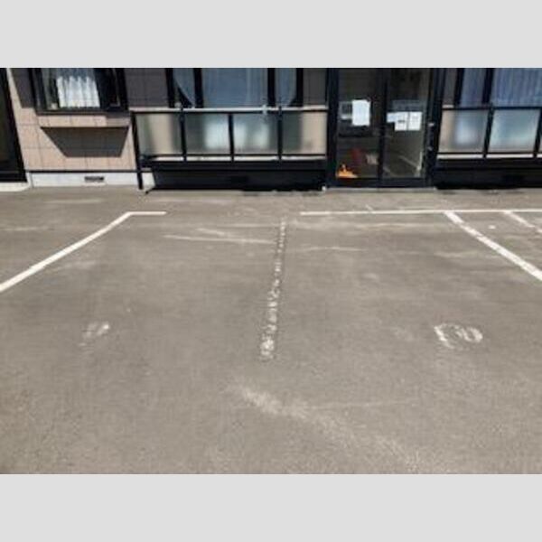 駐車場　お車が停めやすそうな駐車場です♪