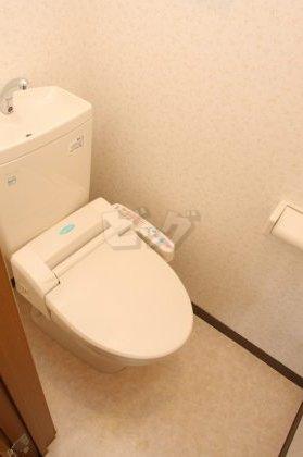 トイレ　嬉しいウォシュレット付きのトイレ！便座温かいですよ♪