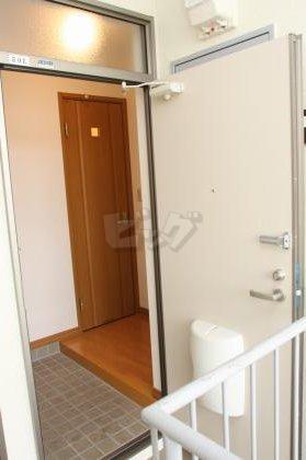 玄関　明るい玄関がお出迎えです☆