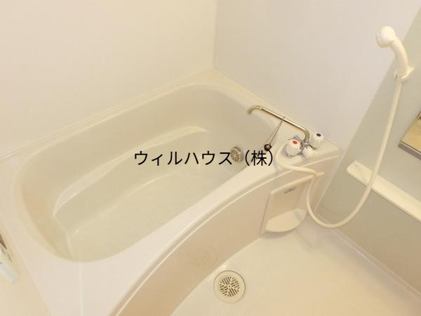 バス・シャワールーム　浴室乾燥機、追い焚き機能付きバス！