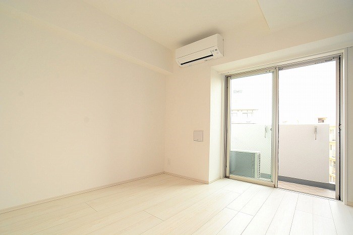 居室・リビング　※カラータイプ異なります