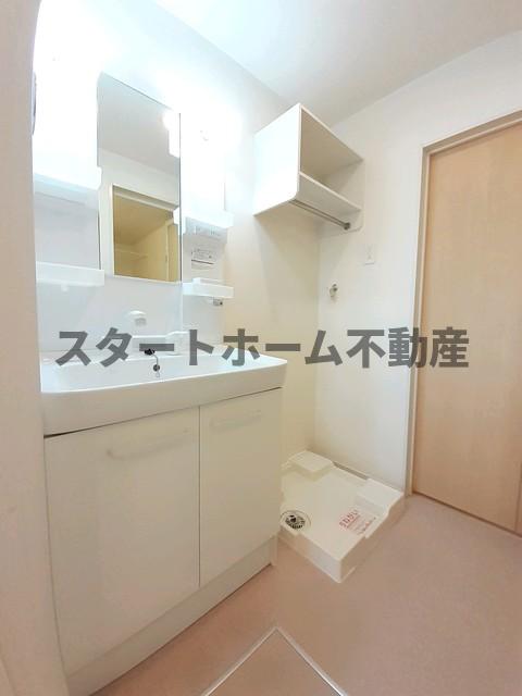 洗面設備　ゆったりとスペースのある洗面所 物件の外観です