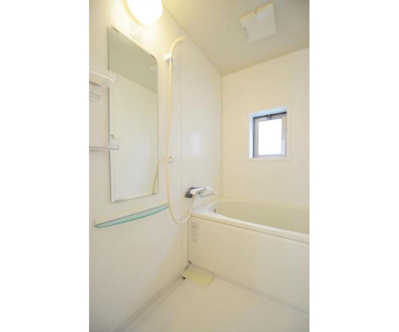 バス・シャワールーム　浴室に窓ございます♪