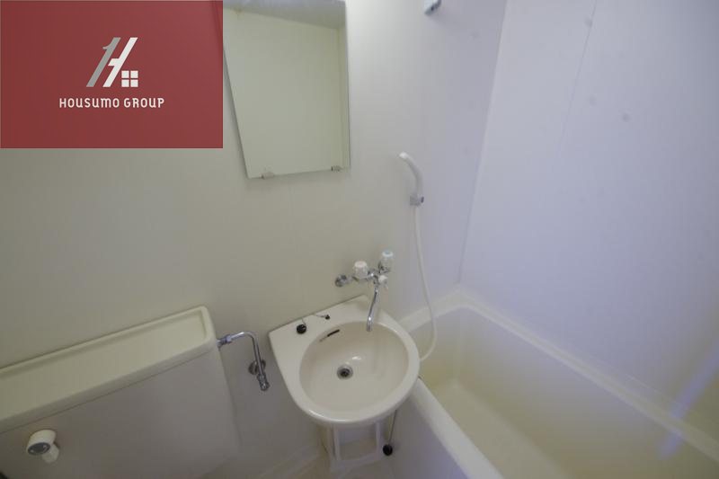 洗面設備　明るい洗面所です