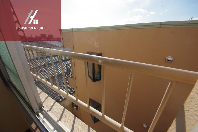 バルコニー　外からの目が気にならないバルコニーで洗濯物が干せます