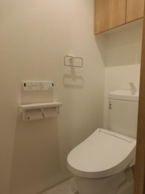 トイレ　♪温水洗浄便座♪■ウォールキャビネット収納付き♪