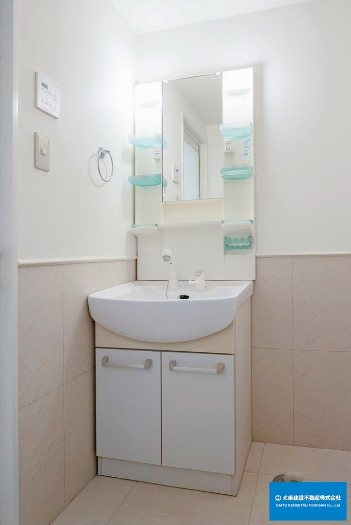 洗面設備　洗髪洗面化粧台付き