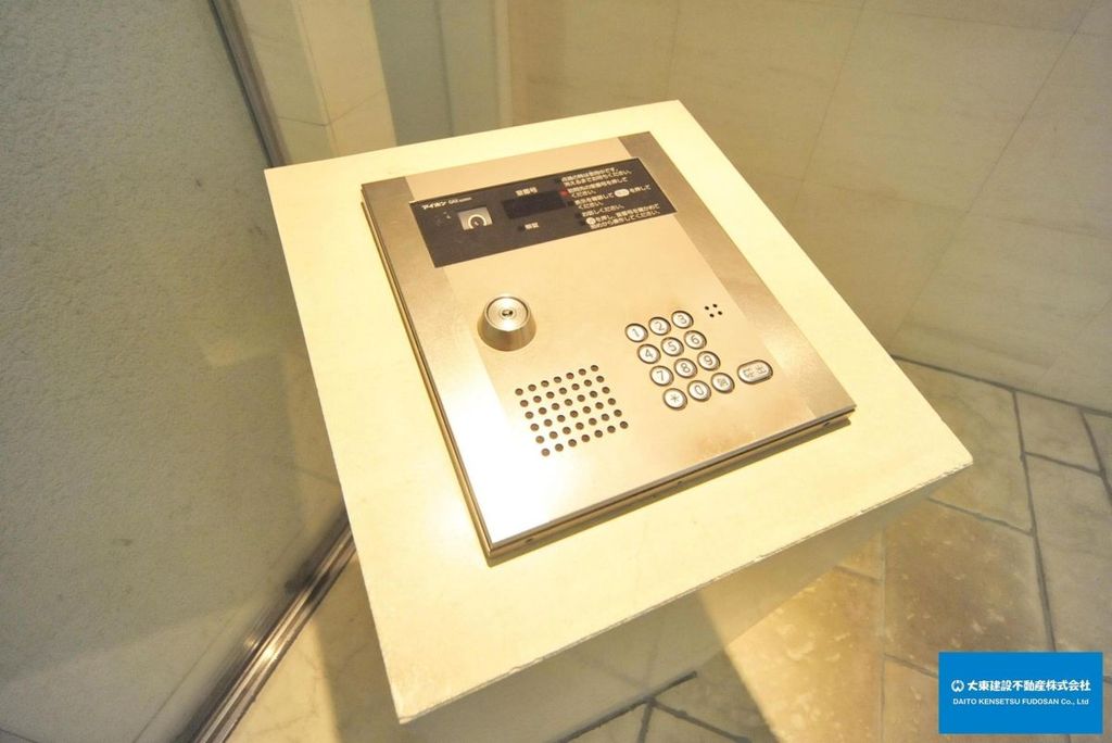 セキュリティ　モニター付インターホンで来訪者が一目瞭然。