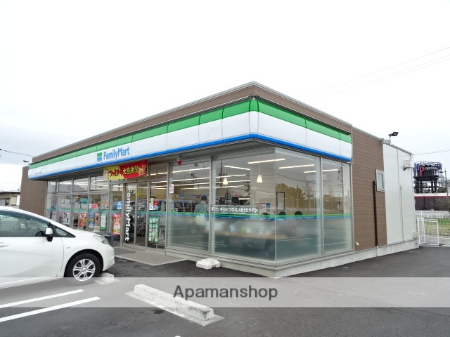 コンビニ　ファミリーマート（コンビニ）まで596m