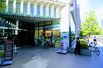 コンビニ　ファミリーマート 地下鉄高岳駅前店（コンビニ）まで138m
