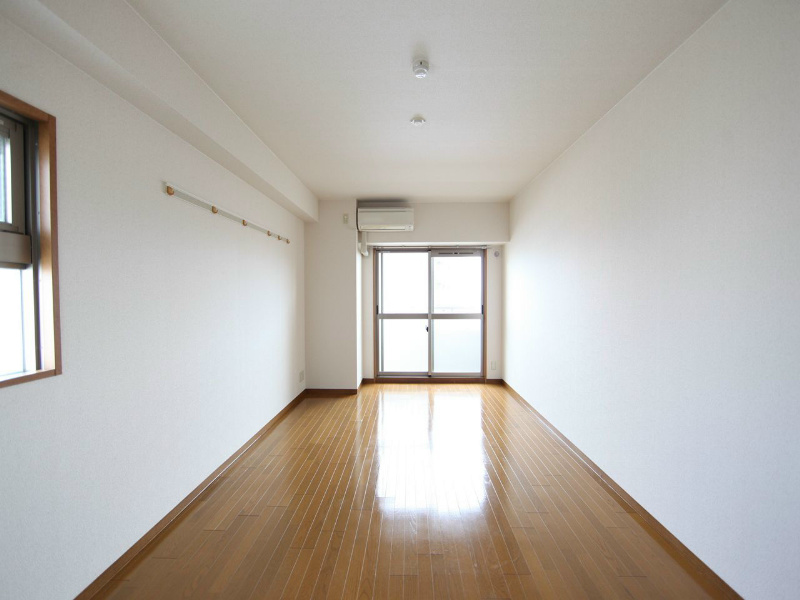 バルコニー　洋室10帖　バルコニー　洗濯物が干せます