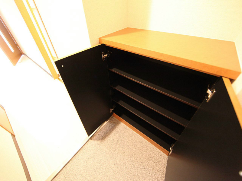 玄関　玄関　シューズボックス付