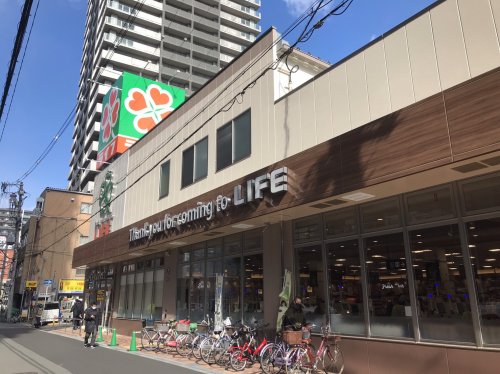 スーパー　ライフ中崎町駅前店（スーパー）まで374m