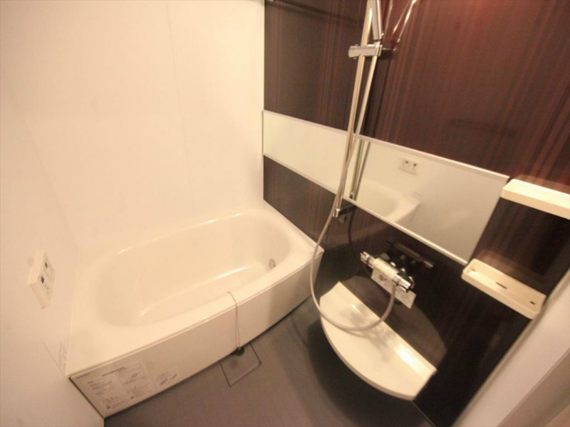 バス・シャワールーム　浴室暖房乾燥機付　追い焚き付お風呂