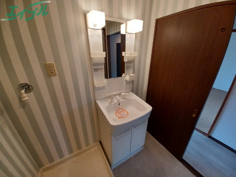 洗面設備　同型参考写真