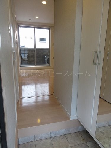 玄関　※別号室参考写真