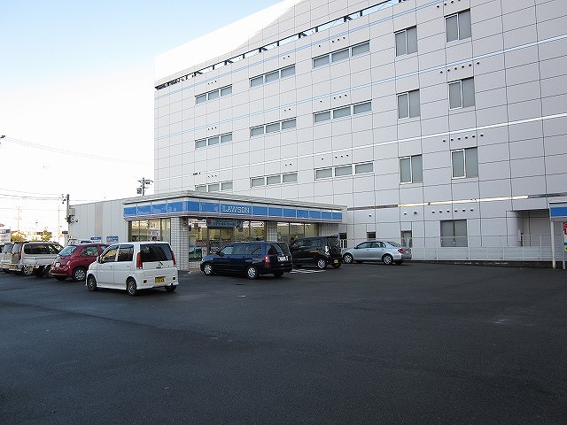 コンビニ　ローソン四日市堀木店（コンビニ）まで182m