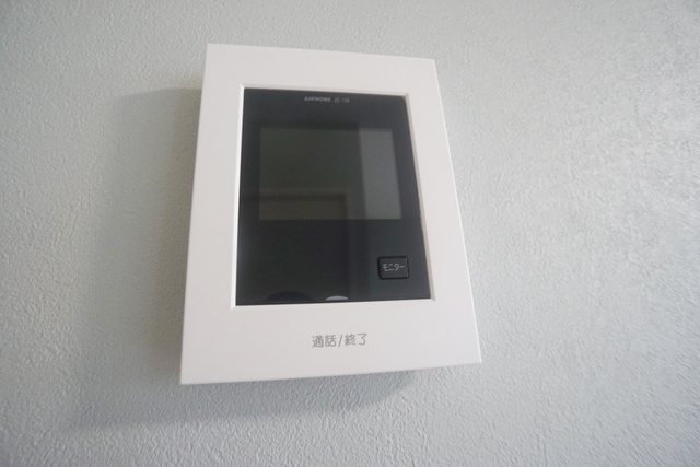 セキュリティ　来客時に便利なＴＶモニタ付インターホンです☆