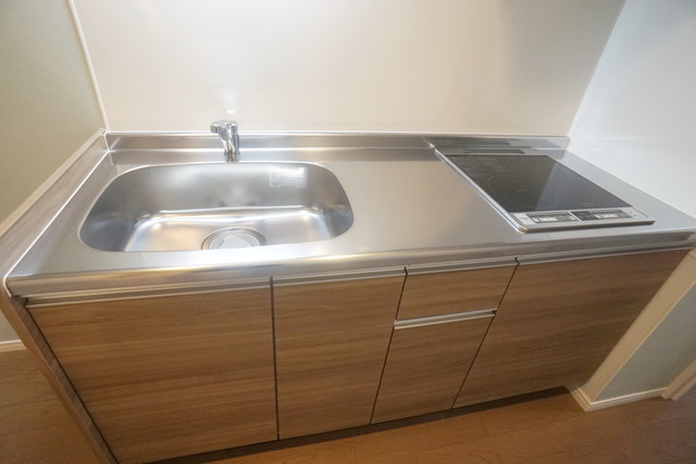 キッチン　暑い夏にオススメの火を使わないＩＨクッキングヒーターです♪