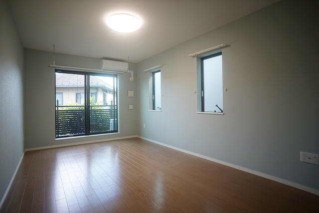 居室・リビング　２面採光なので、明るく風通しのよいお部屋です♪