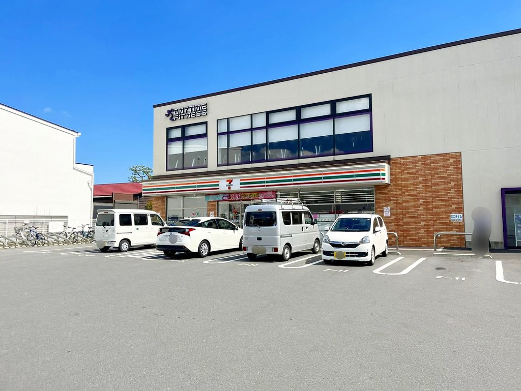 コンビニ　セブンイレブン茅ヶ崎東海岸北5丁目店（コンビニ）まで360m