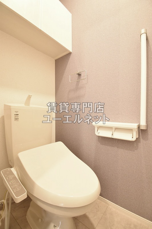 トイレ　温水洗浄便座付き