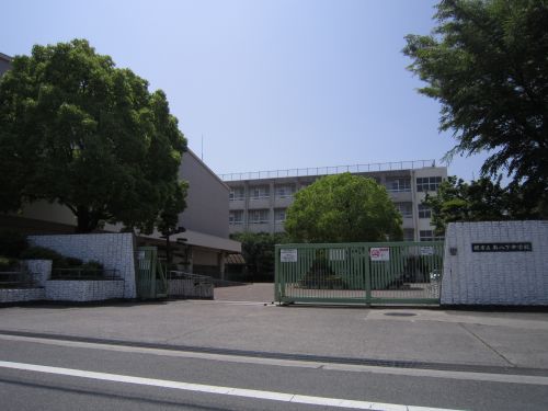 中学校　堺市立 南八下中学校（中学校）まで883m