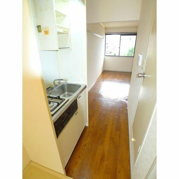 キッチン　別部屋参考写真となります