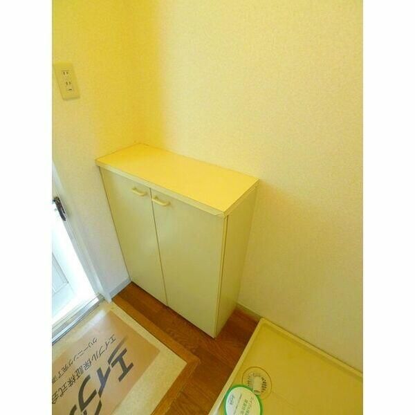 玄関　別部屋参考写真となります