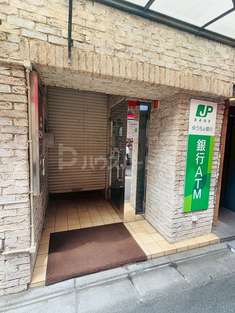 銀行　ゆうちょ銀行本店本郷三丁目駅前出張所（銀行）まで380m