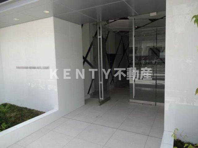 エントランス　落ち着いたエントランスです