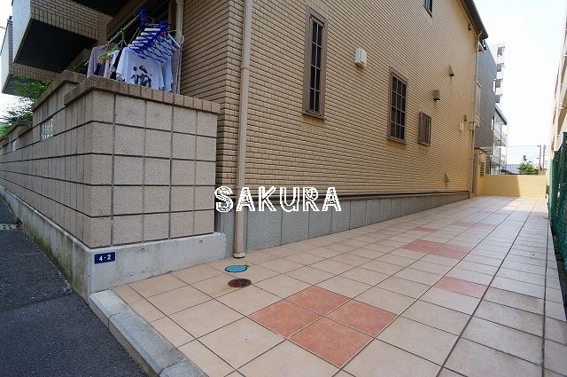 エントランス　お洒落な建物デザイン♪