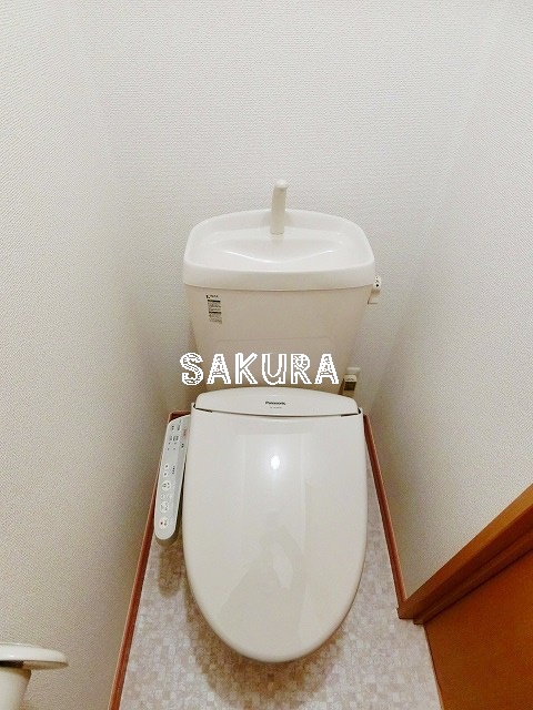 トイレ　嬉しい温水洗浄便座♪