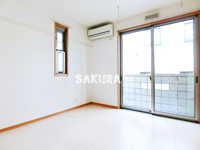 その他設備　エアコン付き・開放感のある室内♪