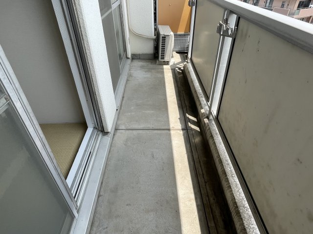 バルコニー　外からの目が気にならないバルコニーで洗濯物が干せます