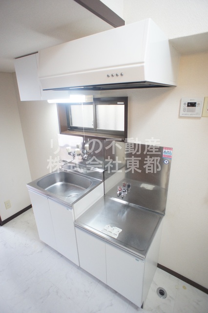 キッチン　キッチンは収納付なので、調理器具など必要な物を収納できます☆