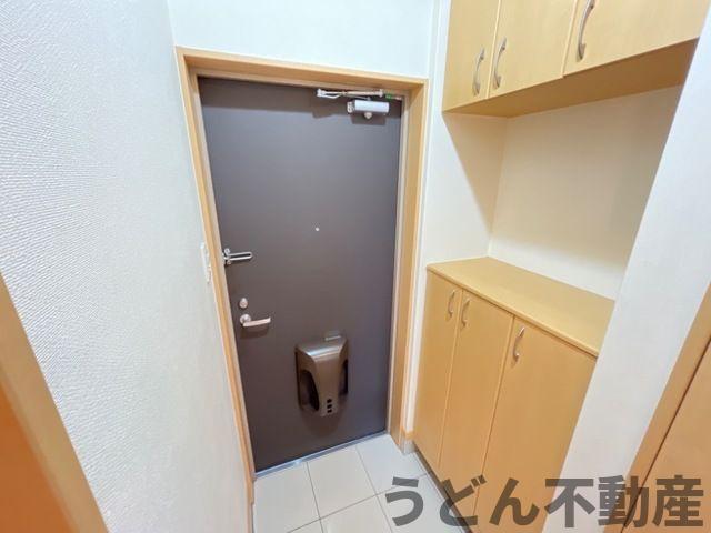 玄関　うどん県のお部屋探しはうどん不動産へ うどんちゃんとLINE