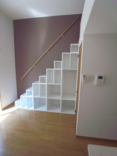 収納　ロフト階段収納付き