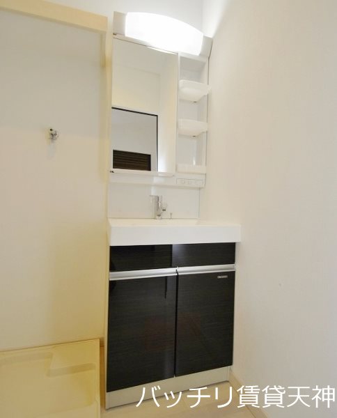 洗面設備　類似の物件になります。現況を優先致します。