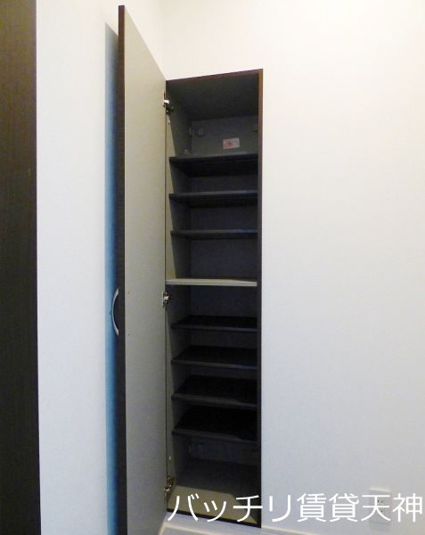 玄関　類似の物件になります。現況を優先致します。