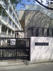 中学校　広尾中学校（中学校）まで560m