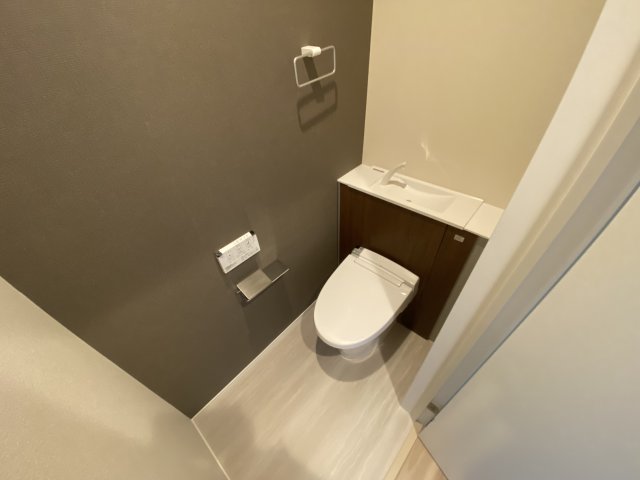 トイレ　温水洗浄便座付きのトイレです♪