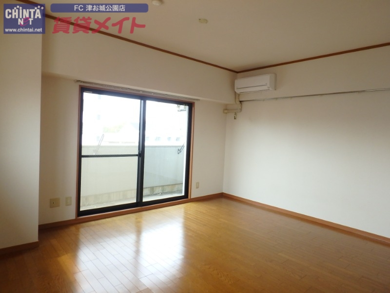 居室・リビング　同型参考写真