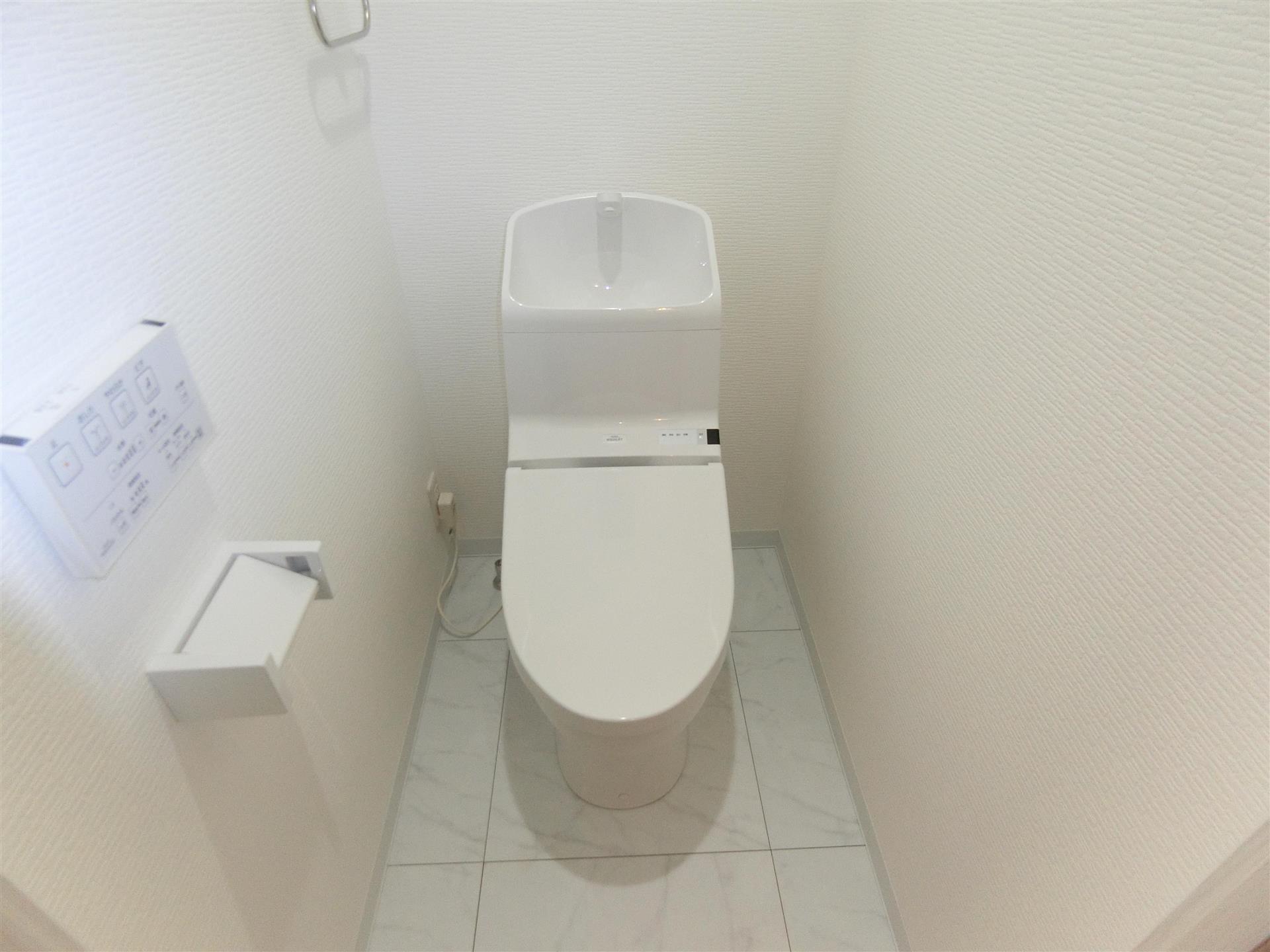 トイレ　お手入れのしやすいウォシュレット付きの洋式トイレ♪