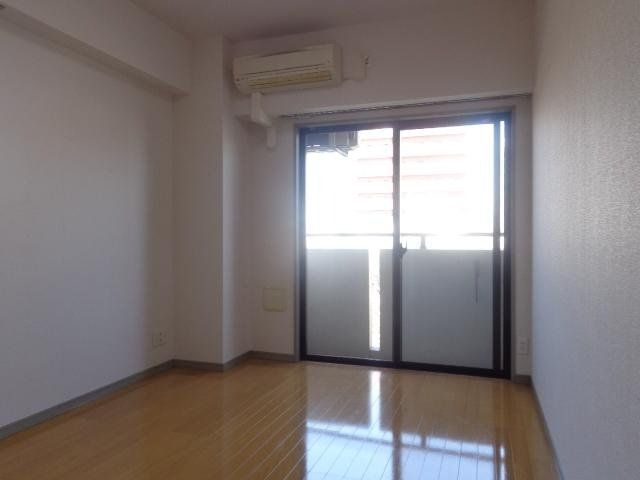 居室・リビング　フローリング6.45帖